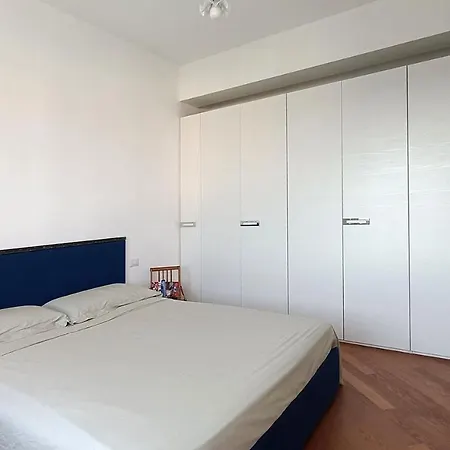 Lotus Senna Милан